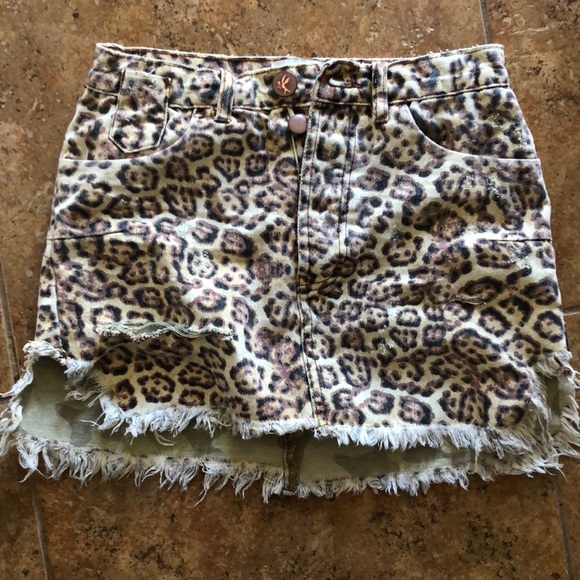 Vanguard Mid Rise Denim Skirt in Leopard - Picture 6 of 8
